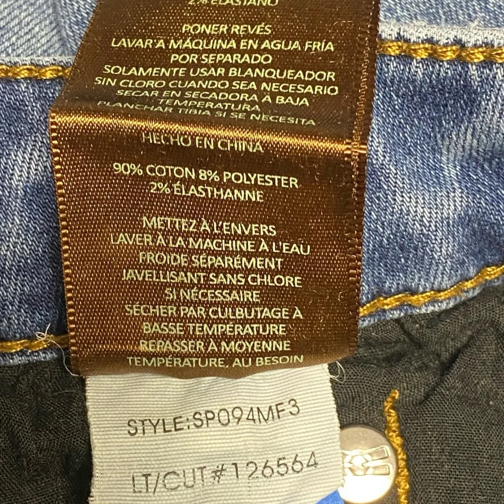 Kut from the Kloth Blue Jean Shorts Classic Cut-Off Style - Picture 9 of 11